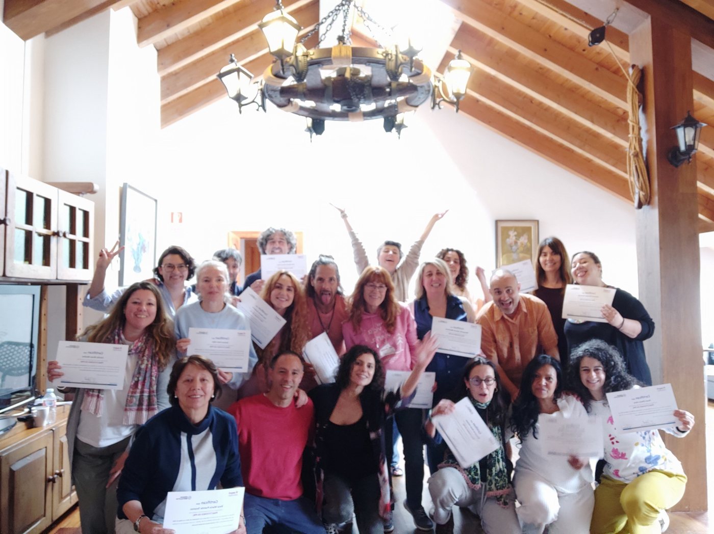 Alumnado con sus certificados